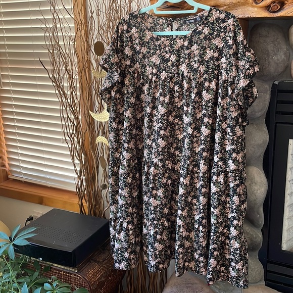 Floral Tiered Dress. Loose Fit. Plus Size 24 - Picture 1 of 4